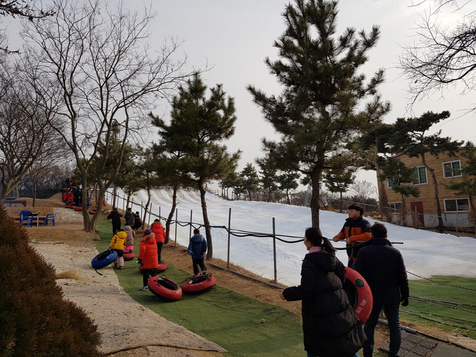 덕바위 사계절 썰매장 이미지 5