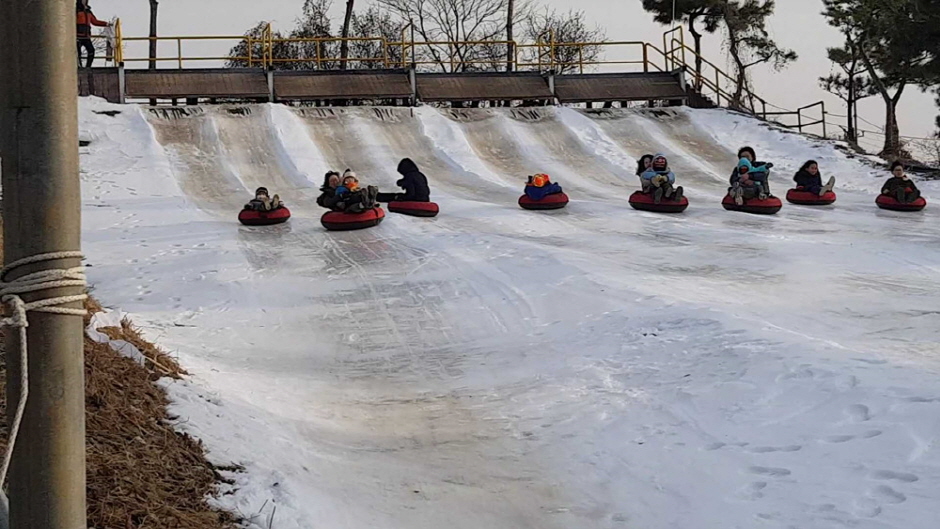 덕바위 사계절 썰매장 이미지 1