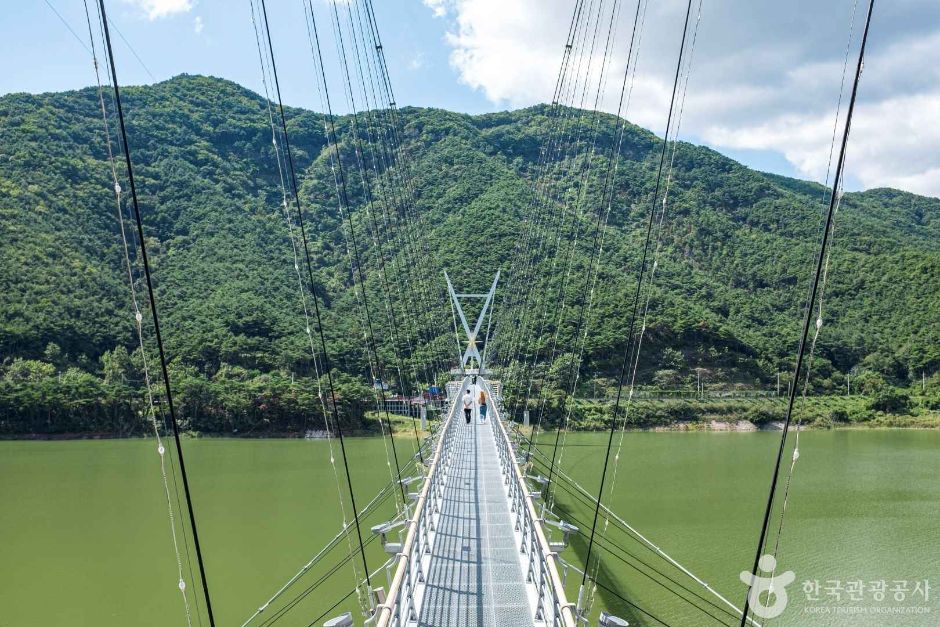보현산댐 출렁다리 이미지 1